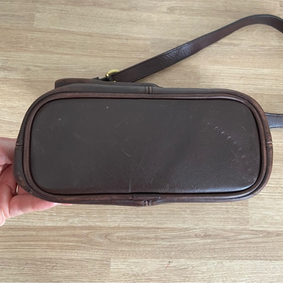 Vintage Brown Leather Gold Hardware Zippered Coach Hand Bag Shoulder Bag Purse - Picture 6 of 14